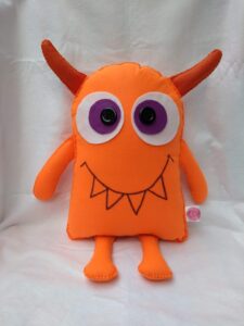 almofada monstro laranja halloween