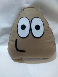 almofada em feltro Pou